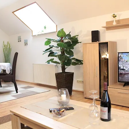 Apartment Im Eichenhof Whg 1 - Idyllische Dorflage Nähe Grömitz! Jetzt Mit Wlan! Schashagen